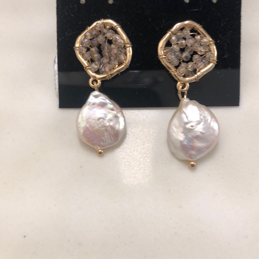 Salt water pearl earring.